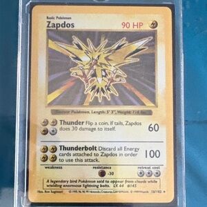 Shadowless Zapdos Pokémon Trading Card - 16/102